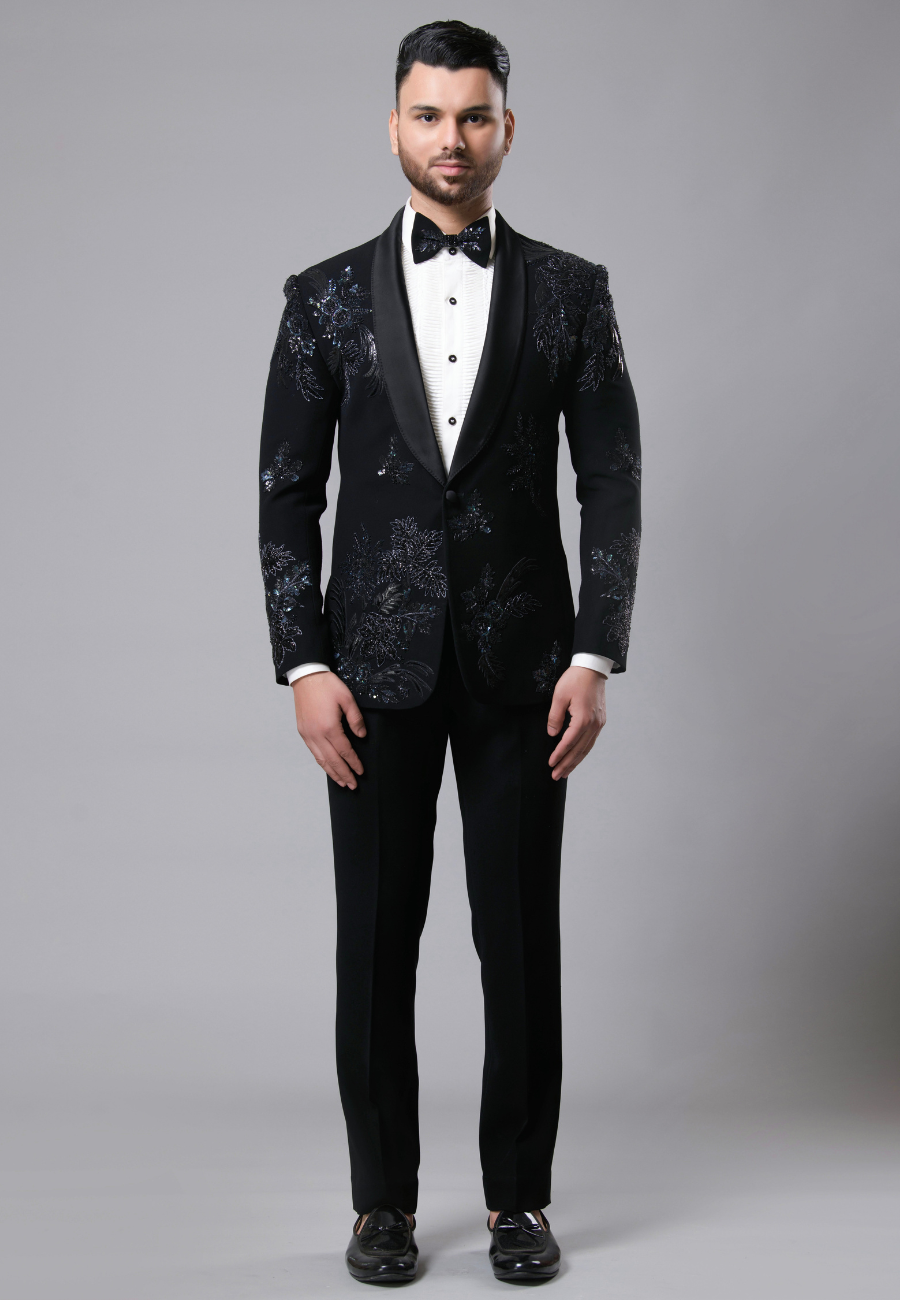 Tailored Excellence Discover the Black Italian Crepe Tuxedo